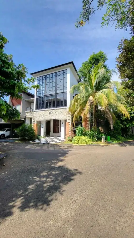 Sewa rumah hook fully furnished depan taman di emerald bintaro tangsel