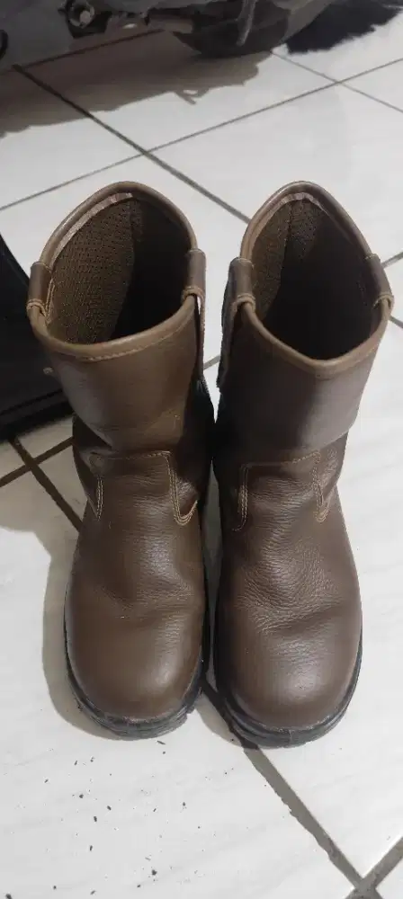 SEPATU SAFETY HIGH SNI ISO