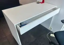 Meja kerja masih bagus