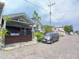 Rumah Luas di Perumahan Poros Arjosari Malang. Dekat Unggul Sport Center dan Graha Kencana. Selangkah dari Gate Toll