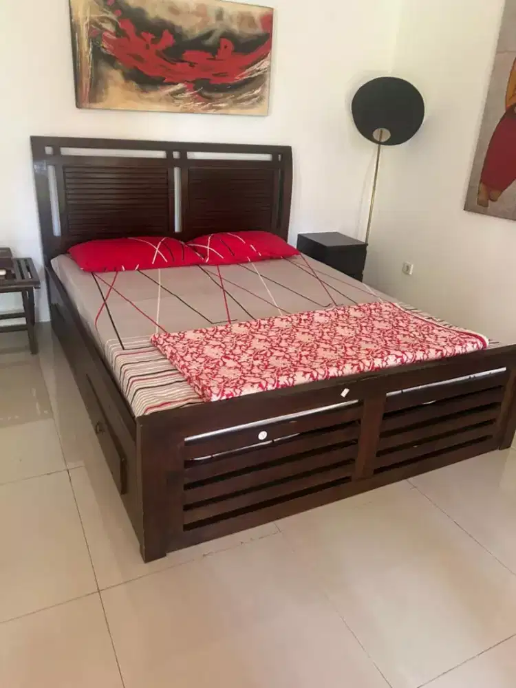 Set tempat tidur jati 4 laci sudah termasuk matras foam