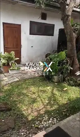 Dijual Rumah Cocok untuk Kost di Jalan Bunga² Tengah Kota Malang
