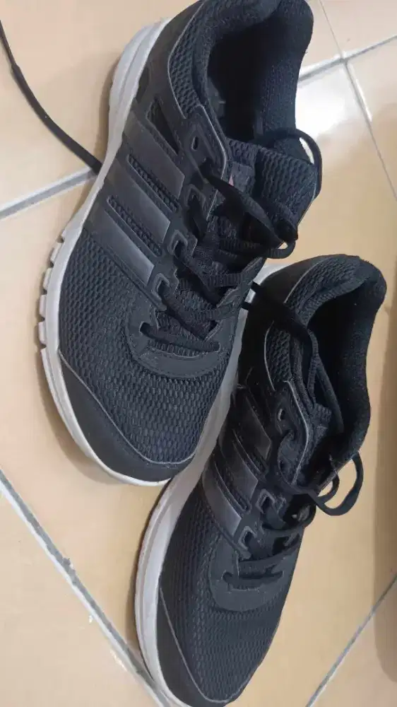 Sepatu ori adidas dan reebok