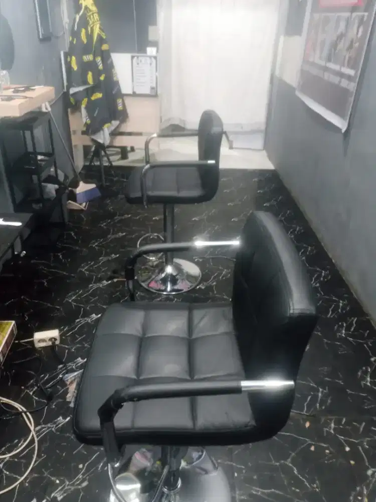 Di jual kursi dan kaca salon