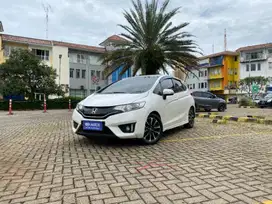 Honda Jazz  1.5 RS Bensin-AT 2016 Putih