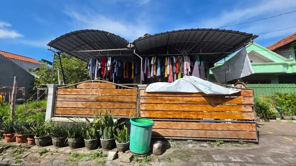 RUMAH DI KELURAHAN SAMBIKEREP, SURABAYA