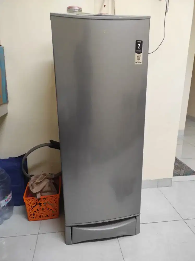 Dijual kulkas satu pintu merek AQUA AQR D 190 DS/LS