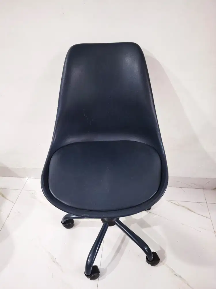 Dijual Kursi Kantor Informa – Desain Modern, Adjustable, Kondisi Bagus