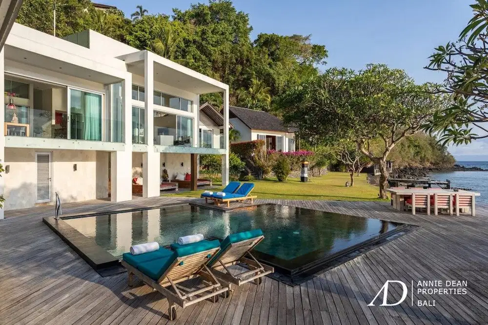 FREEHOLD | IDYLLIC BEACHFRONT VILLA IN CANDIDASA