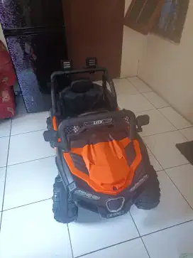 MOBIL AKI JEEP UTX M8788