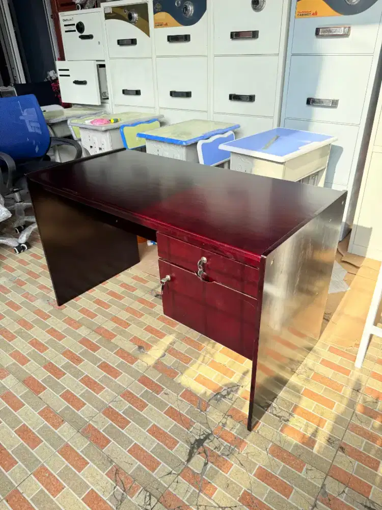 Meja kerja 1/2 biro kayu