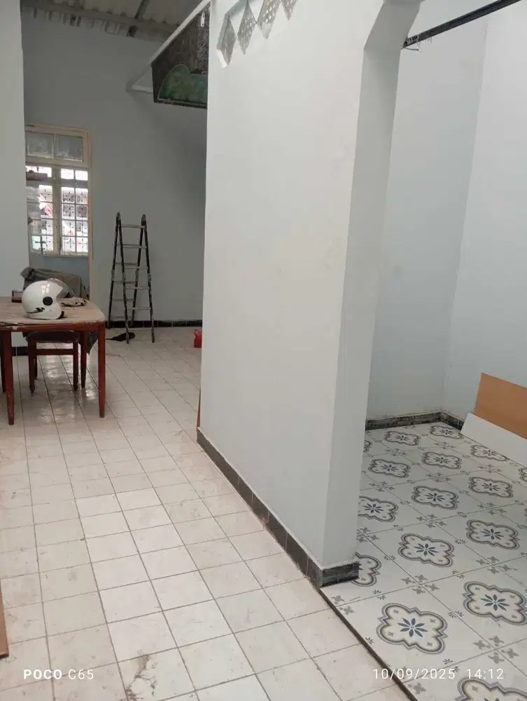 Disewakan Rumah 1 Lantai  Baru Renov Dalam Komplek Di Antapani