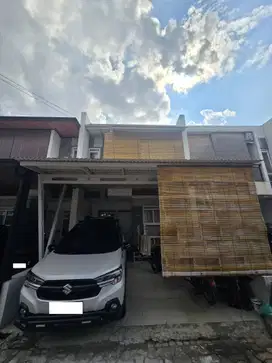 Rumah 2 Lantai SHM 6 Menit ke Terminal Sawangan Hadap Timur J-37086