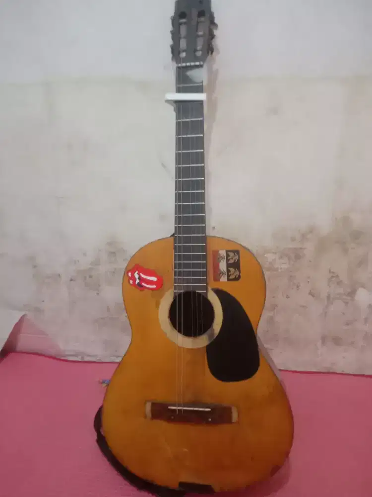 JUAL GITAR MEREK YAMAHA KEADAN NORMAL