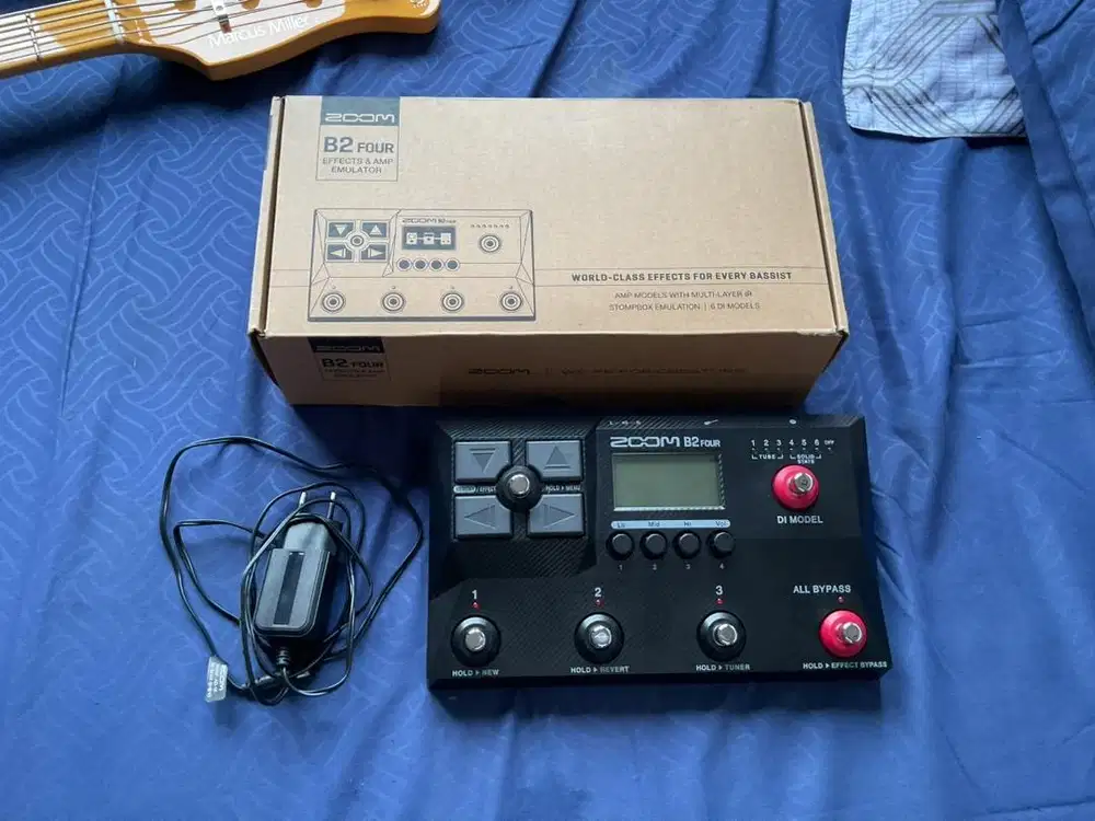Multi efek bass Zoom B 2 Four