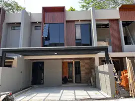 RUMAH MEWAH SIAP HUNI DI JANTUNG KOTA CONDONGCATUR