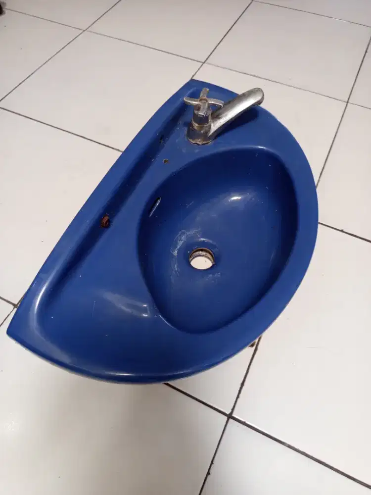 Basin cuci muka dan tangan