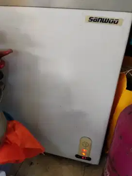 Dijual freezer sanwoo 100lt