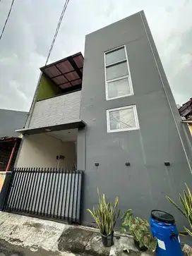 Jual Rumah 2 lantai di Tengah Kota Jakarta Timur Harga murah (C0779)