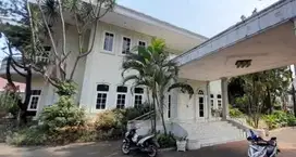 RUMAH MEWAH PRIVATE POOL DALAM CLUSTER DI ZAMRUD PERMATA HIJAU