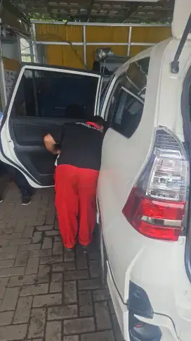 Di butuhkan  tukang cat mobil