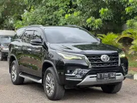 Toyota Fortuner VRZ 2.8 2022 AT Hitam Metalik  SIAP PAKAI