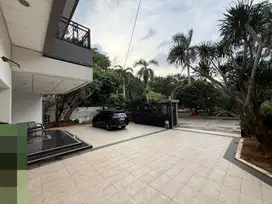 Dijual Rumah Mewah 2 Lt Jl. Danau Permai Timur Blkng Hotel Sunlake Sun