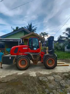 Forklift 4x4 kap 5 ton