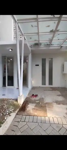 Disewakan rumah siap huni zimbali costa pakuwon city