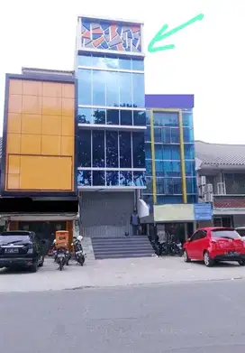 Dijual cepat. Pinggir jln raya. Strategis.
