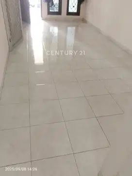 Rumah 1 1/2 Lt  Unfurnished Terawat, Strategis Di KelapaGading Th