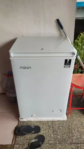 Freezer aqua dipakai cuma sebulan aja (MURAH)