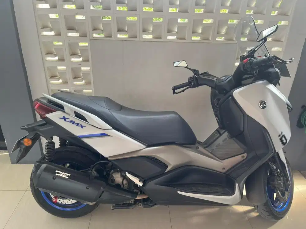 Xmax 2023 Silver Matte