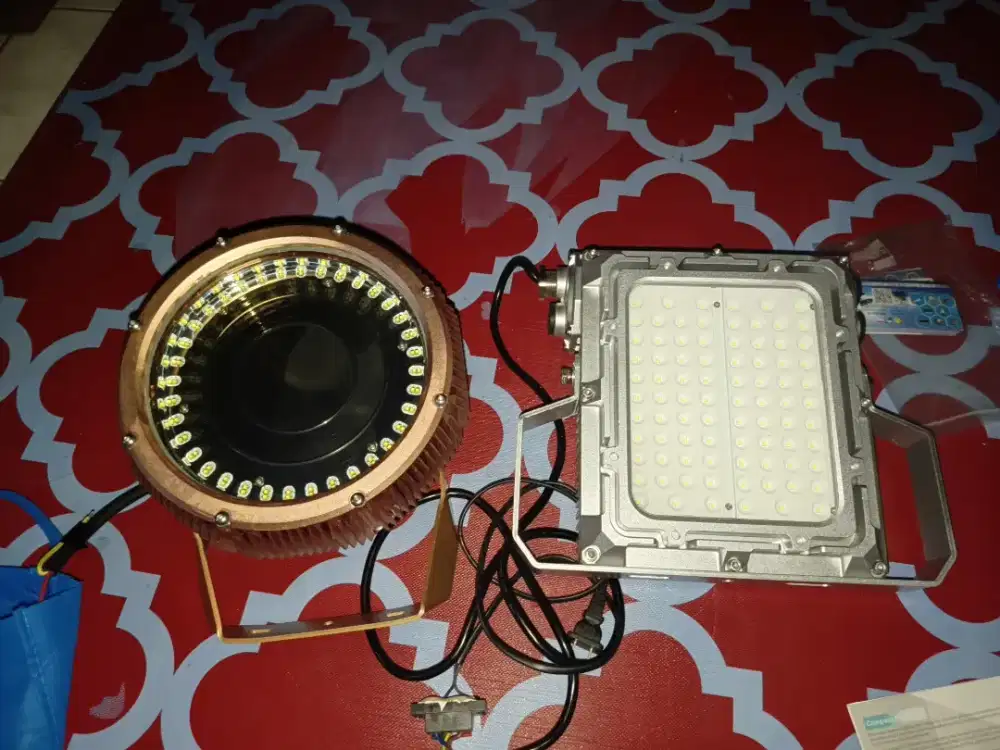Lampu tembak topmost