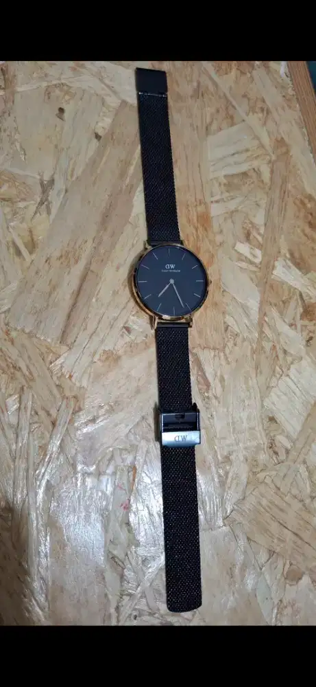 Jam Tangan Daniel Wellington Preloved Wanita Petite DW00100307