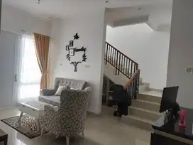 Rumah 2 lantai siap huni luas 10x16 160m2 type 4KT Royal Residence Pul