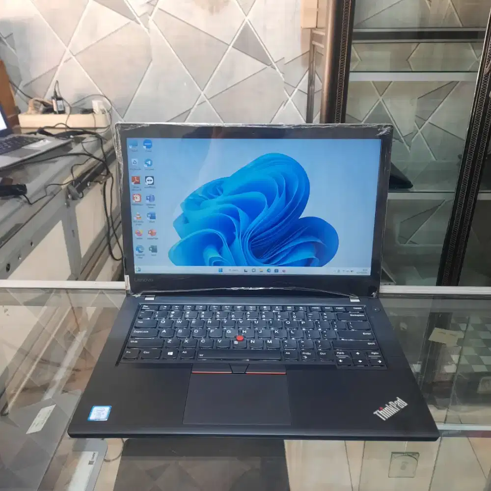 Thinkpad T470, Core i5 gen 6, RAM 8GB, SSD 256GB, 14 inch, key backlit