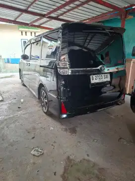 Mobil Toyota Voxy 2019 mulus'Pajak On KM Rendah