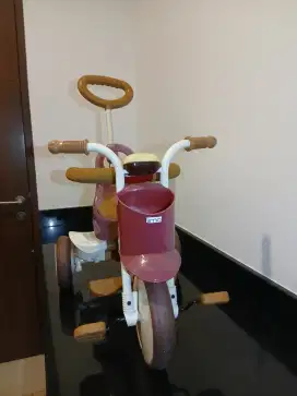 Preloved sepeda roda tiga / tricycle anak-anak.