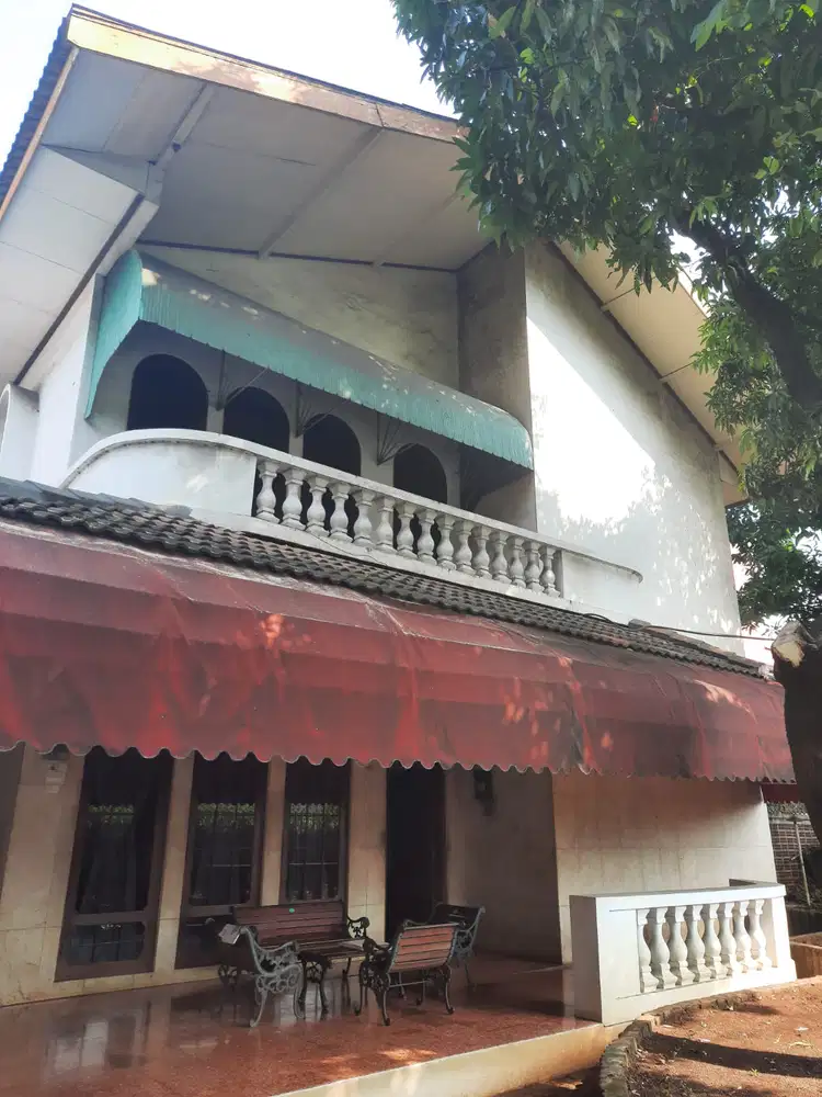 DIJUAL RUMAH HOEK BESAR KAWASAN KEBON JERUK PINGGIR JALAN