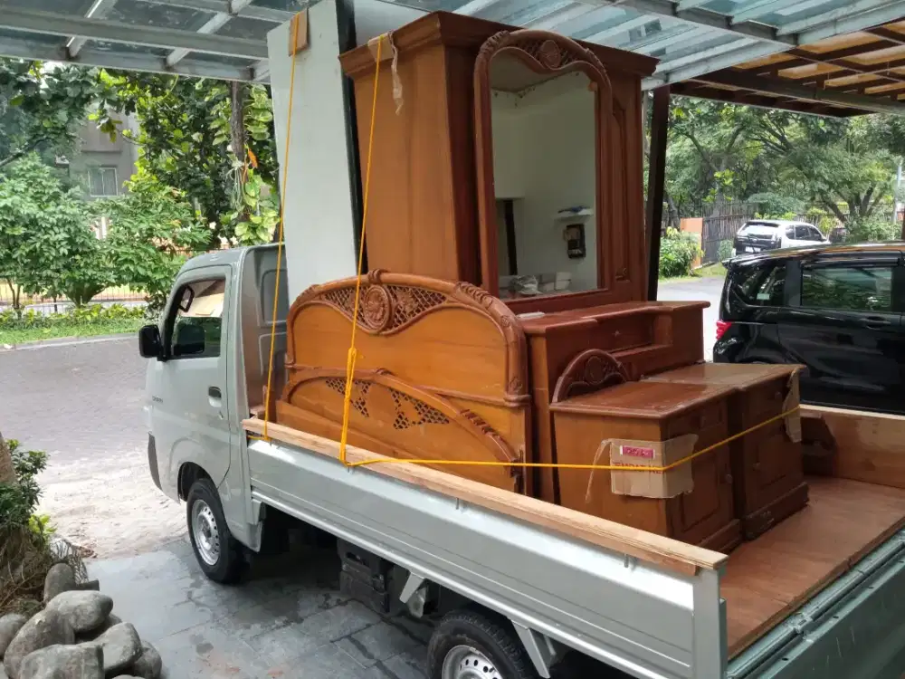 Jasa angkutan barang dalam kota maupun luar kota.