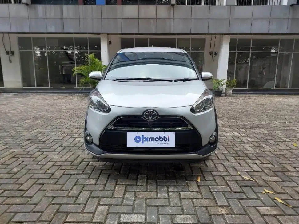 TDP 8,JT Toyota Sienta 1.5 V Bensin-AT Silver 2016