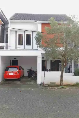 rumah cantik 2 lt di pondok wisata estate pakis depan bandara abd rahman saleh dan jalan tol