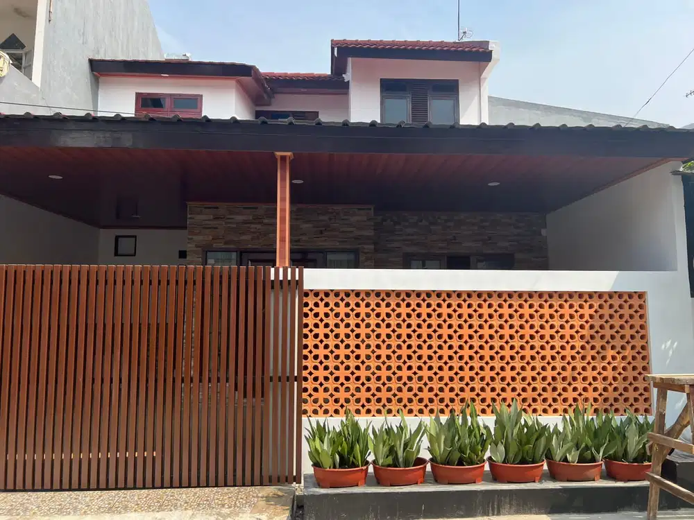 Dijual rumah second LT92 LB138 murah siap huni 2 lantai di galaxy