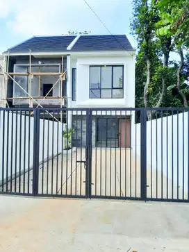 Rumah 2 lantai siap huni tanah 100 meter, akses 2 mobil di jatiasih bekasi