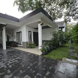 JUAL CEPAT RUMAH MEWAH  KAMAR 4 DI GARU 3