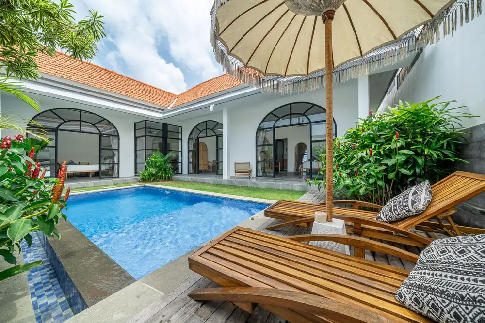 Tranquil 3-Bedroom Villa with Rice Field View in Canggu