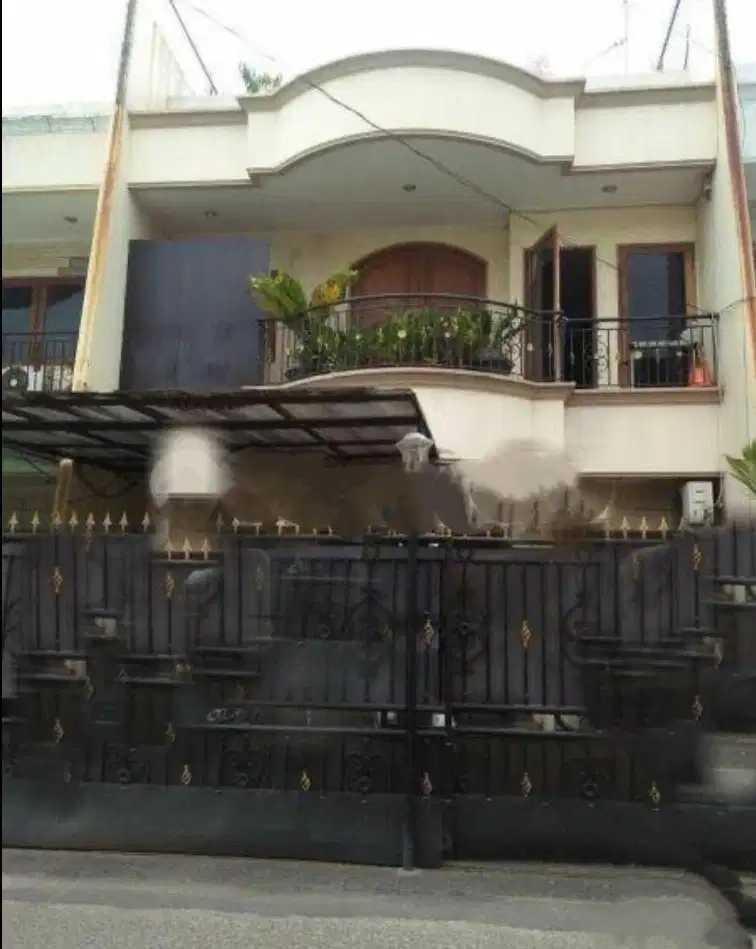 DIJUAL RUMAH 3 LANTAI DEKAT PUSAT KULINER TAMAN RATU