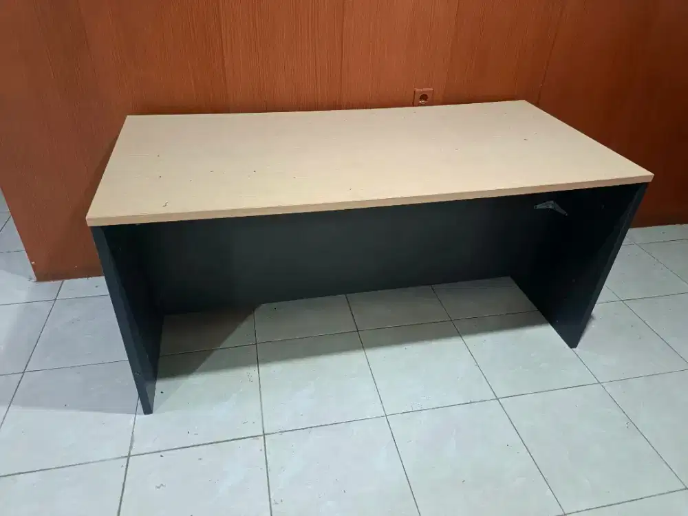 Meja untuk kantor atau Rumah pribadi