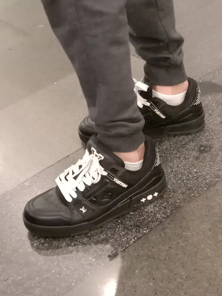 LV louis vuitton trainer black leather size 6